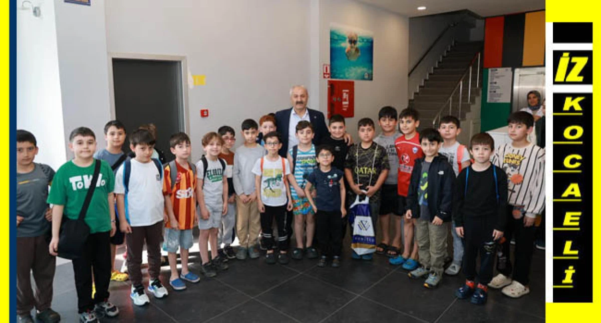 Başkan B&uuml;y&uuml;kg&ouml;z Minik Y&uuml;z&uuml;c&uuml;lerle Bir Araya Geldi