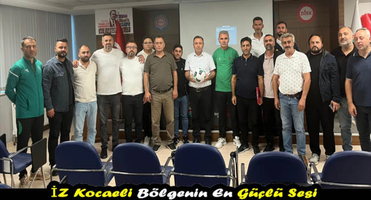 Emek&ccedil;iler Sahaya İniyor