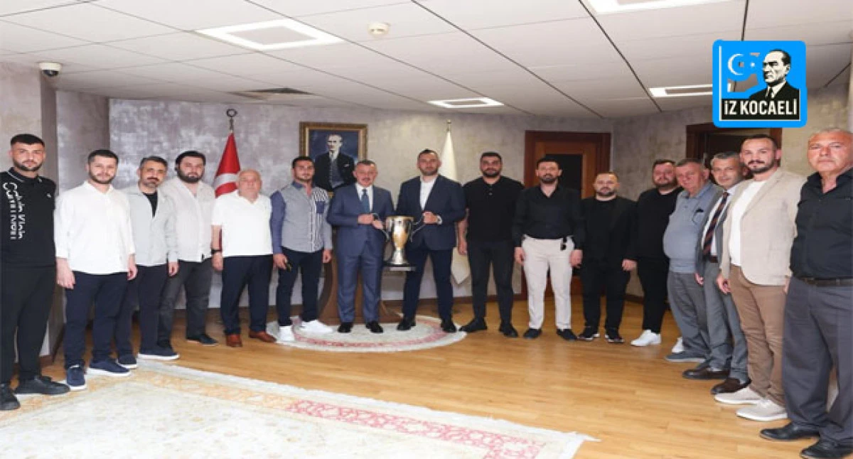 Şampiyon G&ouml;lc&uuml;kspor kupasıyla Başkan B&uuml;y&uuml;kakın&rsquo;a geldi